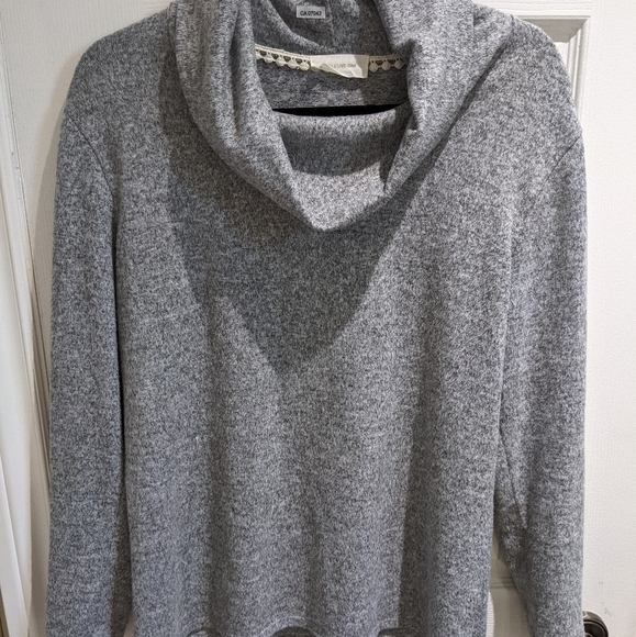 Sweater/shirt - Picture 2 of 2